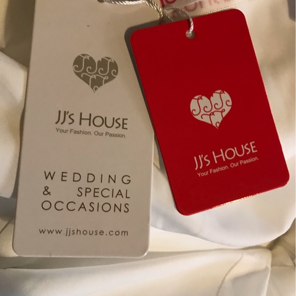 NWT. JJ’S House formal white dress, size: 16 / Length 412 “ long. Ivory - Picture 15 of 16